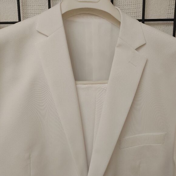 MEN'S ROYAL DIAMOND WHITE 2 PIECE CLASSIC SUIT 50L. - Picture 2 of 16